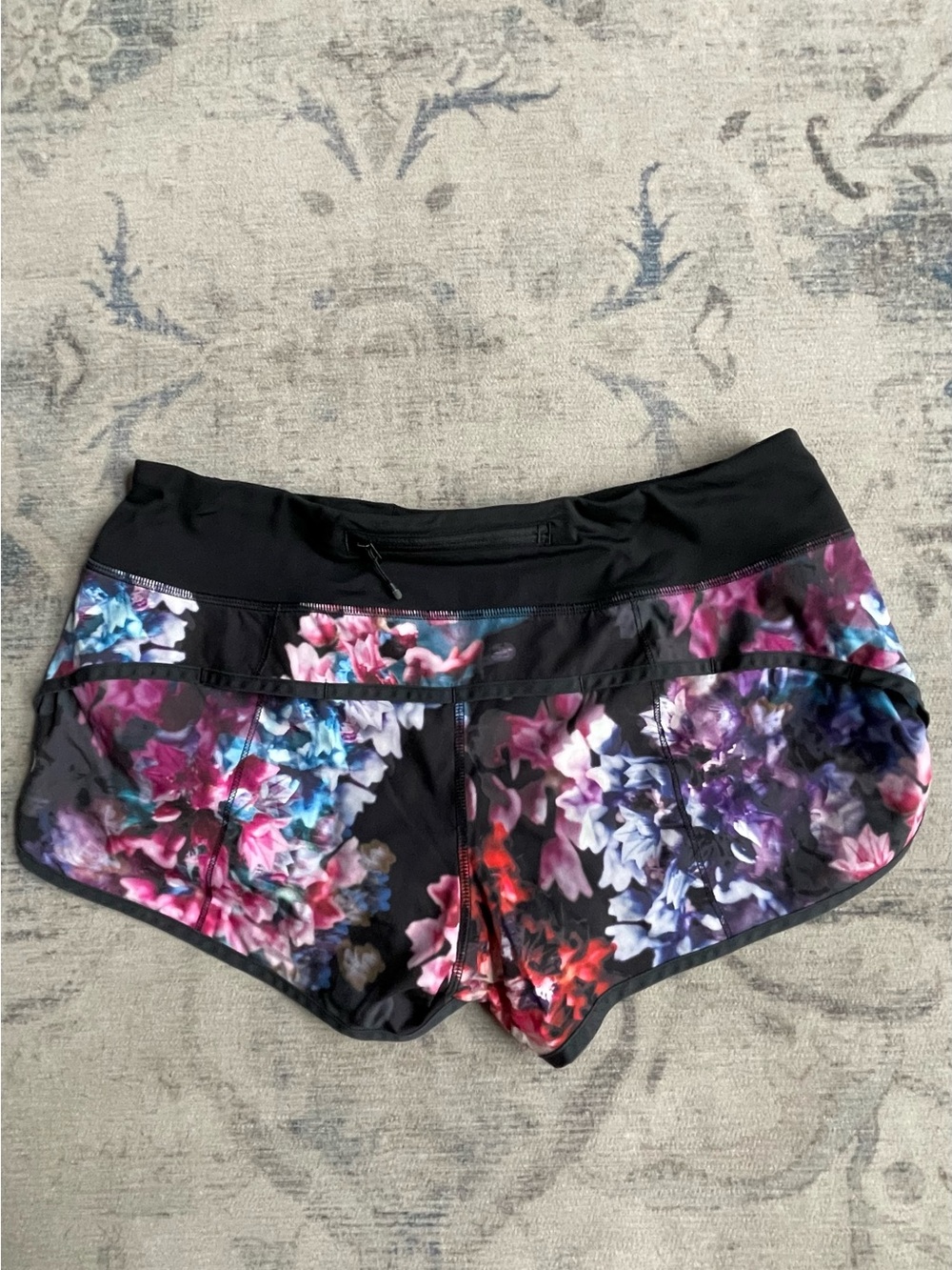 Lululemon Speed Short Spring Has Sprung Multi Black Size 8 Rare Floral Print